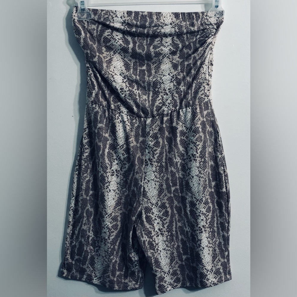 Women’s romper Strops less pull on stretch snake brown.M